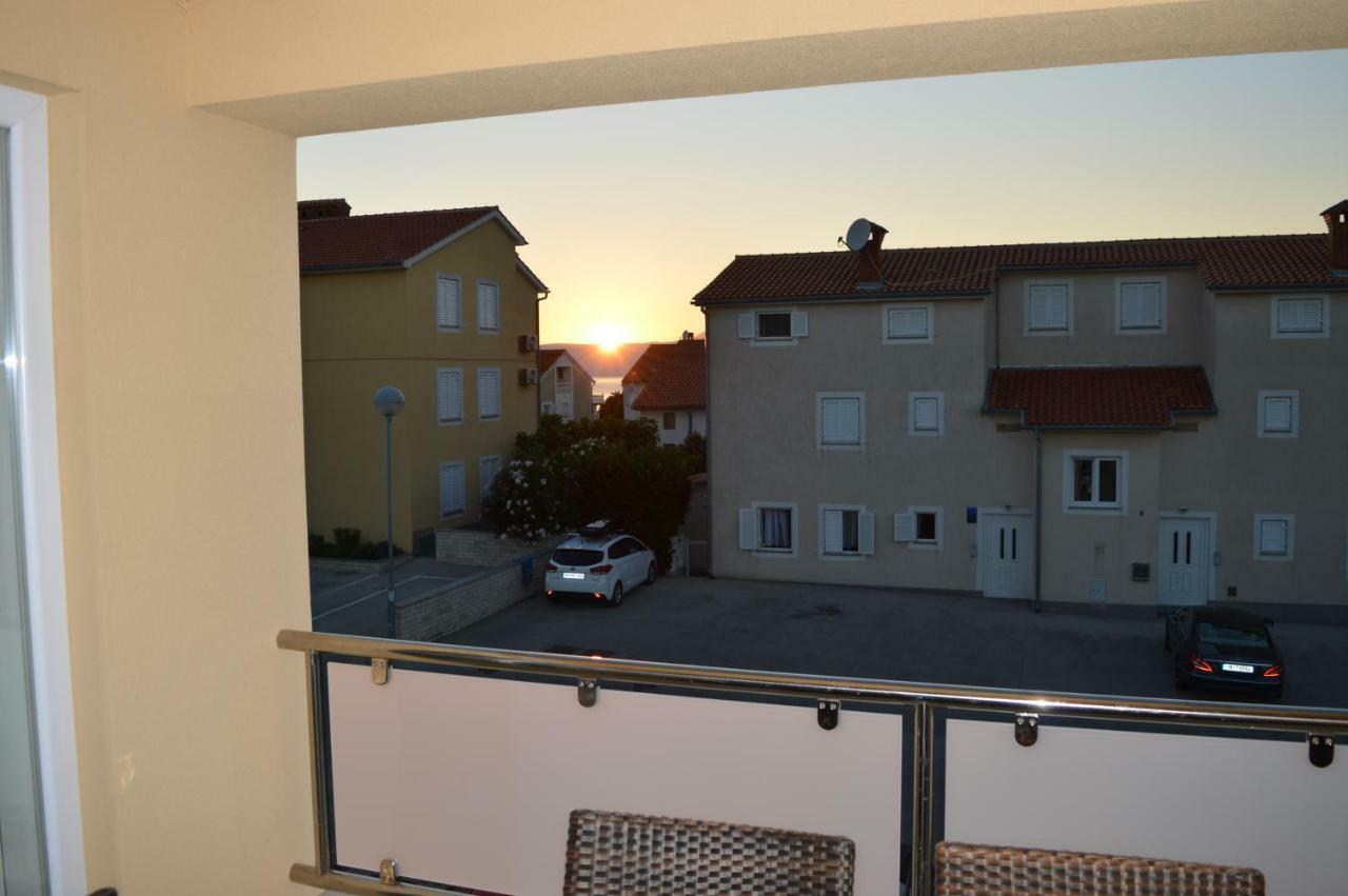 Malinska Apartment Exterior photo
